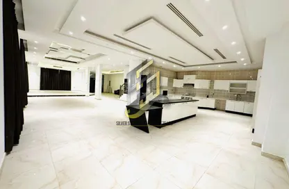 Villa - 4 Bedrooms - 6 Bathrooms for rent in Al Tay West - Al Suyoh - Sharjah