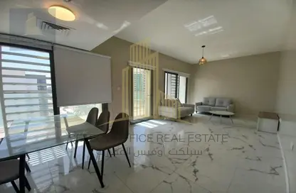 Living / Dining Room image for: Apartment - 3 Bedrooms - 4 Bathrooms for rent in Al Raha Beach Hotel - Al Raha Beach - Abu Dhabi, Image 1