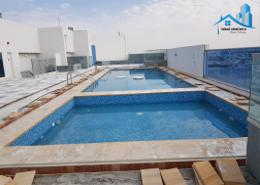صورةحوض سباحة لـ: شقة - 2 غرف نوم - 3 حمامات للكراء في مبنى الميزان - المحيصنة 4 - المحيصنة - دبي, صورة 1