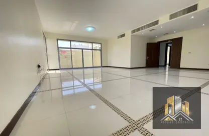 شقة - 2 غرف نوم - 2 حمامات للايجار في مجمع فيلات - مدينة خليفة - أبوظبي