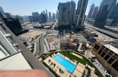 صورة لـ حوض سباحة شقة - 2 غرف نوم - 2 حمامات للبيع في برج التاج - دبي وسط المدينة - دبي ، صورة رقم 1