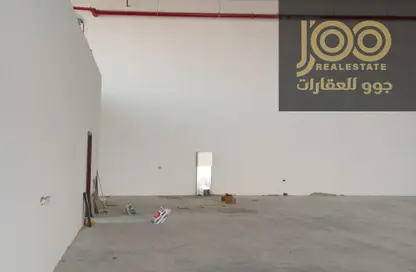 Warehouse - Studio - 4 Bathrooms for rent in Umm Al Thuoob - Umm Al Quwain