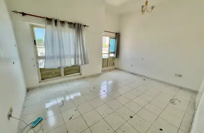 Villa - 2 Bedrooms - 3 Bathrooms for rent in Satwa Road - Al Satwa - Dubai