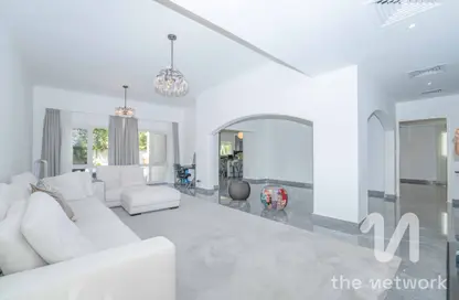 Villa - 4 Bedrooms - 4 Bathrooms for rent in Meadows 9 - Meadows - Dubai