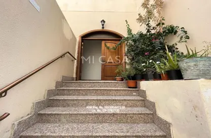Stairs image for: Apartment - 3 Bedrooms - 4 Bathrooms for rent in Shakhbout City - Abu Dhabi, Image 1