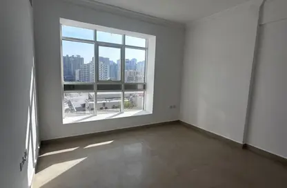 Apartment - 1 Bedroom - 2 Bathrooms for rent in Al Wahda Building - Al Majaz 2 - Al Majaz - Sharjah