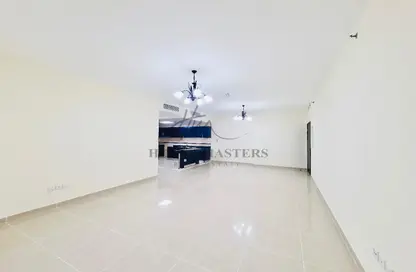 Apartment - 2 Bedrooms - 1 Bathroom for rent in Infinity Building - Sheikh Zayed Road - Dubai