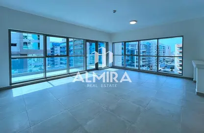 Empty Room image for: Apartment - 1 Bathroom for rent in P2096 - Al Zeina - Al Raha Beach - Abu Dhabi, Image 1