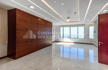 Empty Room image for: Office Space - Studio for rent in Corniche Road - Abu Dhabi, Image 1