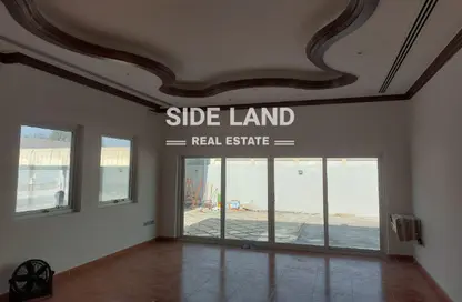 Villa - 5 Bedrooms - 4 Bathrooms for rent in Al Jazirah Al Hamra - Al Hamra Village - Ras Al Khaimah