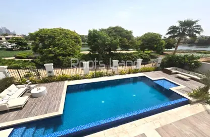 Villa - 5 Bedrooms - 6 Bathrooms for rent in Legacy - Jumeirah Park - Dubai
