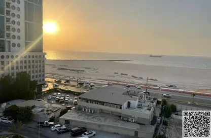 شقة - غرفة نوم - 2 حمامات للايجار في مساكن كورنيش عجمان - طريق كورنيش عجمان - عجمان