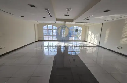 مكتب - استوديو - 2 حمامات للايجار في مبنى سارة - منطقة القرهود - دبي