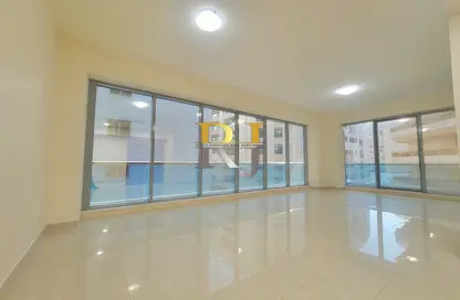 Apartment - 3 Bedrooms - 3 Bathrooms for rent in Silver Sands 2 - Mankhool - Bur Dubai - Dubai