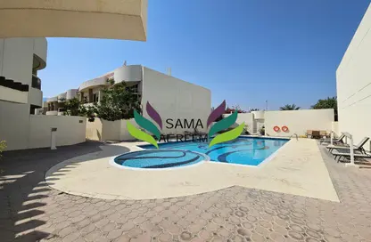 مجمع سكني - 4 غرف نوم - 5 حمامات للايجار في فلل الجميرا 1 - جميرا 1 - الجميرا - دبي