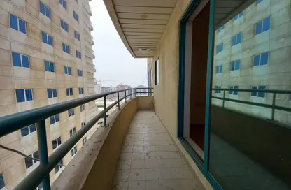 Bulk Rent Unit - Studio - 2 Bathrooms for rent in Saeed Towers - Sheikh Zayed Road - Dubai