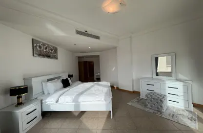 Room / Bedroom image for: Apartment - 2 Bedrooms - 2 Bathrooms for rent in Al Khushkar - Shoreline Apartments - Palm Jumeirah - Dubai, Image 1