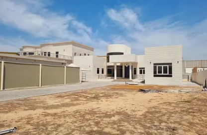 Villa - 4 Bedrooms - 6 Bathrooms for rent in Mohamed Bin Zayed Centre - Mohamed Bin Zayed City - Abu Dhabi