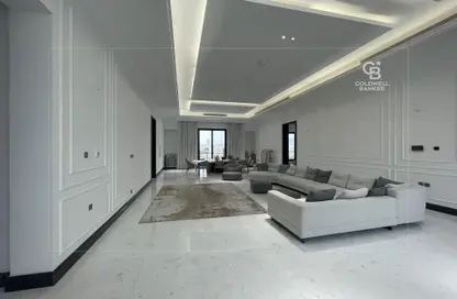 Large Marble Finish 6 bedrooms with Garden