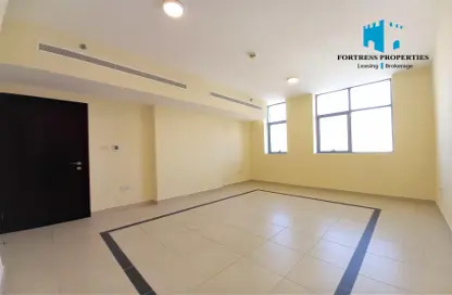 شقة - 2 غرف نوم - 3 حمامات للايجار في برج المرجان - شارع الفلاح - وسط المدينة - أبوظبي