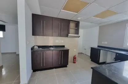 Apartment - 4 Bedrooms - 5 Bathrooms for rent in Al Reef Villas - Al Reef - Abu Dhabi