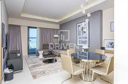 النزل و الشقق الفندقية - غرفة نوم - 2 حمامات للبيع في تاور D - داماك تاورز من باراماونت - الخليج التجاري - دبي