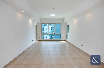 Empty Room image for: Apartment - 3 Bedrooms - 3 Bathrooms for sale in Marina Residences 1 - Marina Residences - Palm Jumeirah - Dubai, Image 1