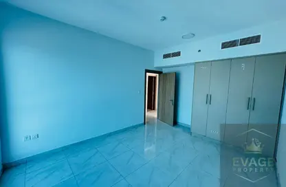 Apartment - 2 Bedrooms - 3 Bathrooms for rent in Corniche Tower - Ajman Corniche Road - Ajman