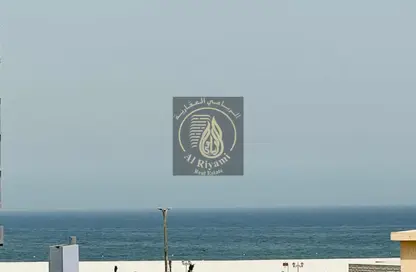 شقة - 2 غرف نوم - 3 حمامات للايجار في مساكن كورنيش عجمان - طريق كورنيش عجمان - عجمان