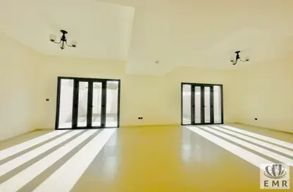 Villa - 3 Bedrooms - 5 Bathrooms for rent in Al Garhoud - Dubai