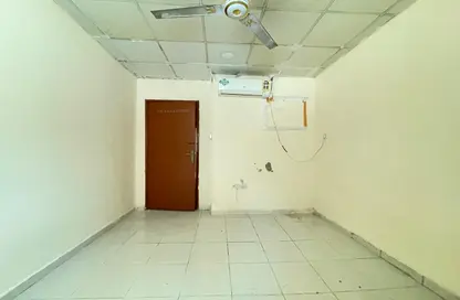 شقة - 2 غرف نوم - 1 حمام للايجار في طريق فاير ستاشن - مويلح - الشارقة