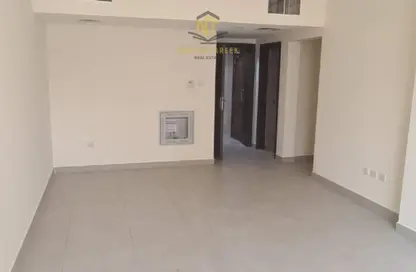 شقة - 2 غرف نوم - 3 حمامات للايجار في شارع التعاون - التعاون - الشارقة