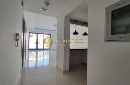 شقة - غرفة نوم - 2 حمامات للايجار في بناية رويال جي في سي - الضاحية 10 - قرية الجميرا سركل - دبي شقة - غرفة نوم - 2 حمامات للايجار في بناية رويال جي في سي - الضاحية 10 - قرية الجميرا سركل - دبي