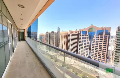 شقة - 3 غرف نوم - 5 حمامات للايجار في يونايتد سكوير - الخالدية - أبوظبي