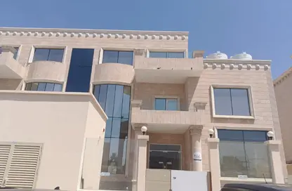فيلا - استوديو - 8 حمامات للايجار في معسكر آل نهيان - أبوظبي