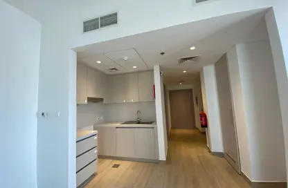 Apartment - Studio - 1 Bathroom for rent in Waters Edge - Yas Island - Abu Dhabi