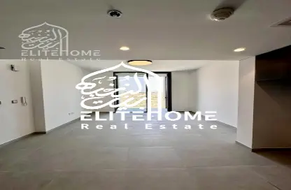 شقة - 2 غرف نوم - 3 حمامات للبيع في الطراز - حي نسيج - الجادة - الشارقة