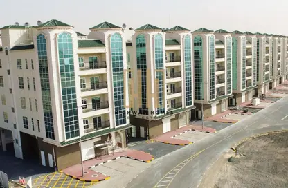 عمارة بالكامل - 8 غرف نوم - 8 حمامات للبيع في تلال سيتي - الشارقة