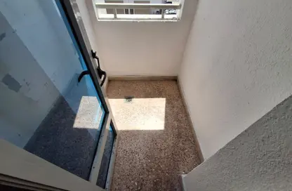 Apartment - 2 Bedrooms - 2 Bathrooms for rent in Al Salam Tower - Tourist Club Area - Abu Dhabi