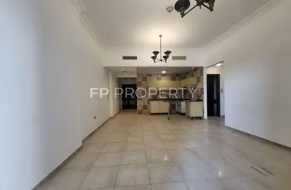 شقة - غرفة نوم - 2 حمامات للايجار في برج حمزة - مدينة دبي الرياضية - دبي