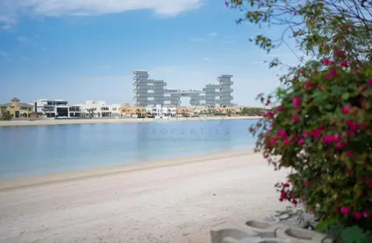 Villa - 4 Bedrooms - 5 Bathrooms for rent in Garden Homes Frond E - Garden Homes - Palm Jumeirah - Dubai