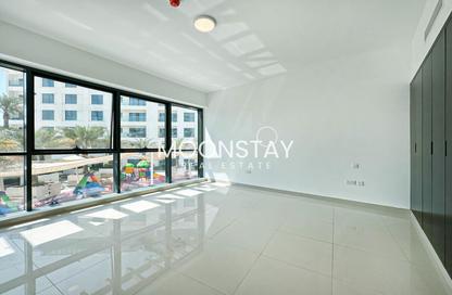 Apartment - 4 Bedrooms - 5 Bathrooms for rent in Al Faridah - Al Raha Beach - Abu Dhabi