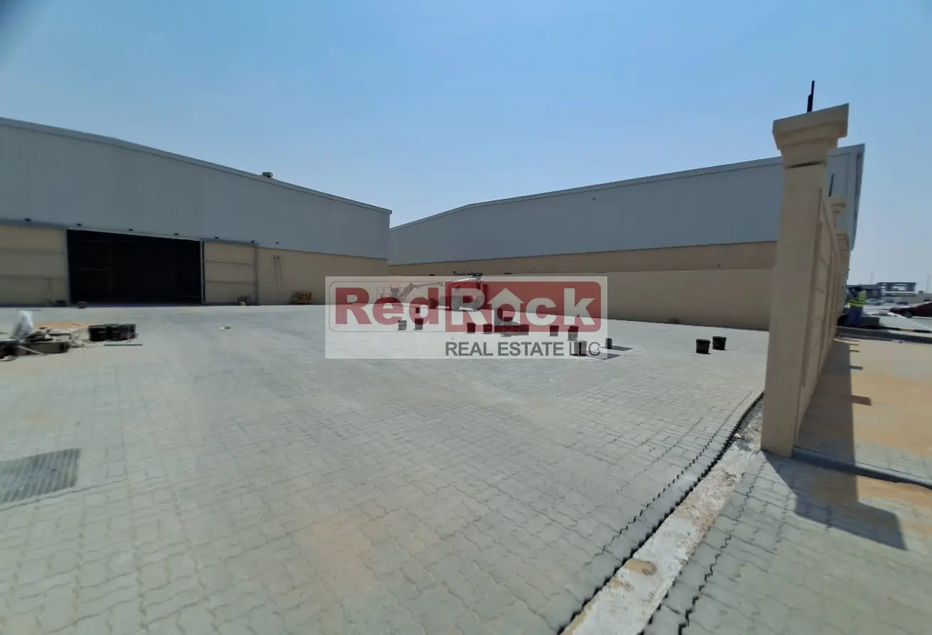 Warehouse for rent in Al Sajaa