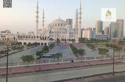 mal located in front of 2nd largest mosque in UAE