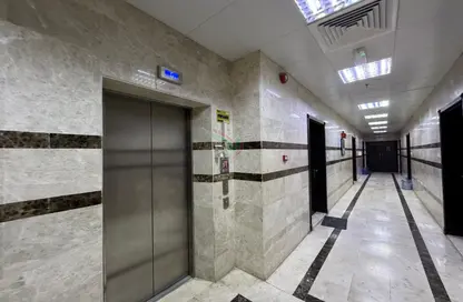 شقة - 2 غرف نوم - 2 حمامات للايجار في الدفينة - عشارج - العين