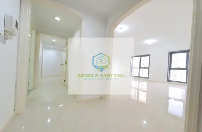 Apartment - 2 Bedrooms - 3 Bathrooms for rent in Shining Towers - Al Khalidiya - Abu Dhabi