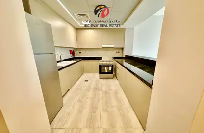شقة - 2 غرف نوم - 3 حمامات للايجار في الفرجان - دبي