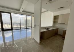 صورةمطبخ لـ: بنتهاوس - 2 غرف نوم - 2 حمامات للكراء في B كريك سايد 18 - حدائق الإمارات 1 - ميناء خور دبي (ذا لاجونز) - دبي, صورة 1