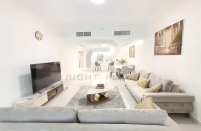 Living Room image for: Apartment - 3 Bedrooms - 4 Bathrooms for sale in Janayen Avenue - Mirdif Hills - Mirdif - Dubai, Image 1