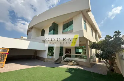 Villa - 5 Bedrooms - 6 Bathrooms for rent in Umm Suqeim 2 - Umm Suqeim - Dubai